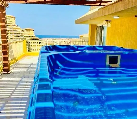 شقة بنتهاوس بجاكوزي - في بورتو السخنة عروض مميزة - بإطلالة بحرية *